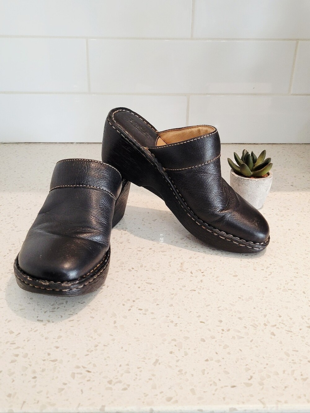 Born Black Leather Clogs Slip On Dark Academia Shoes Women's Size 7